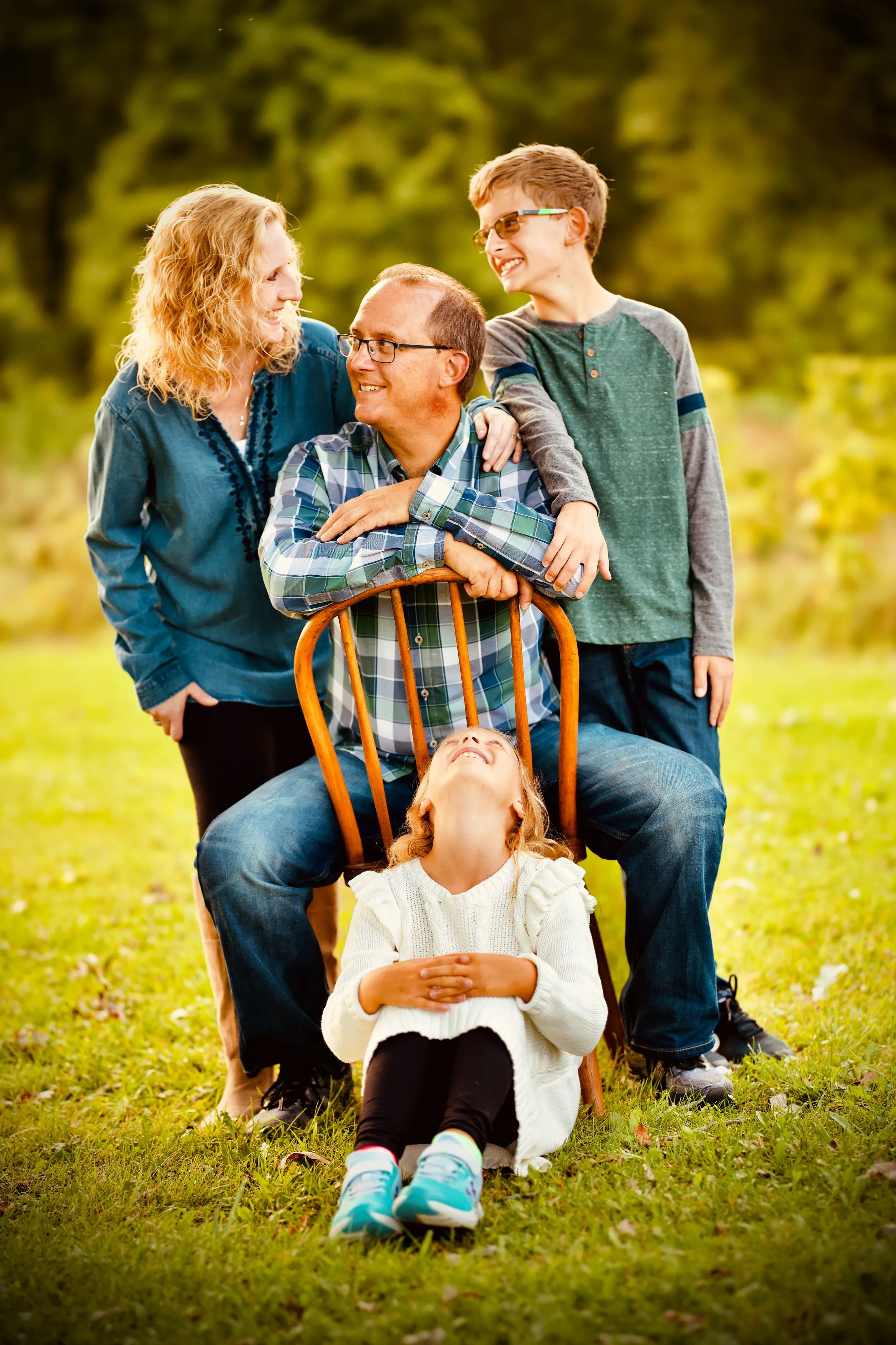 Outdoor family portrait, Sussex WI — photo 2 by Doug Cravillion Photography