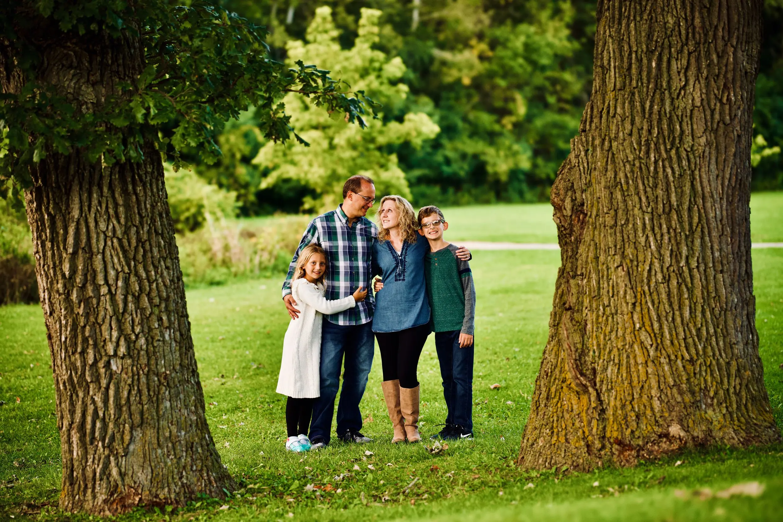Outdoor family portrait, Sussex WI — photo 4 by Doug Cravillion Photography