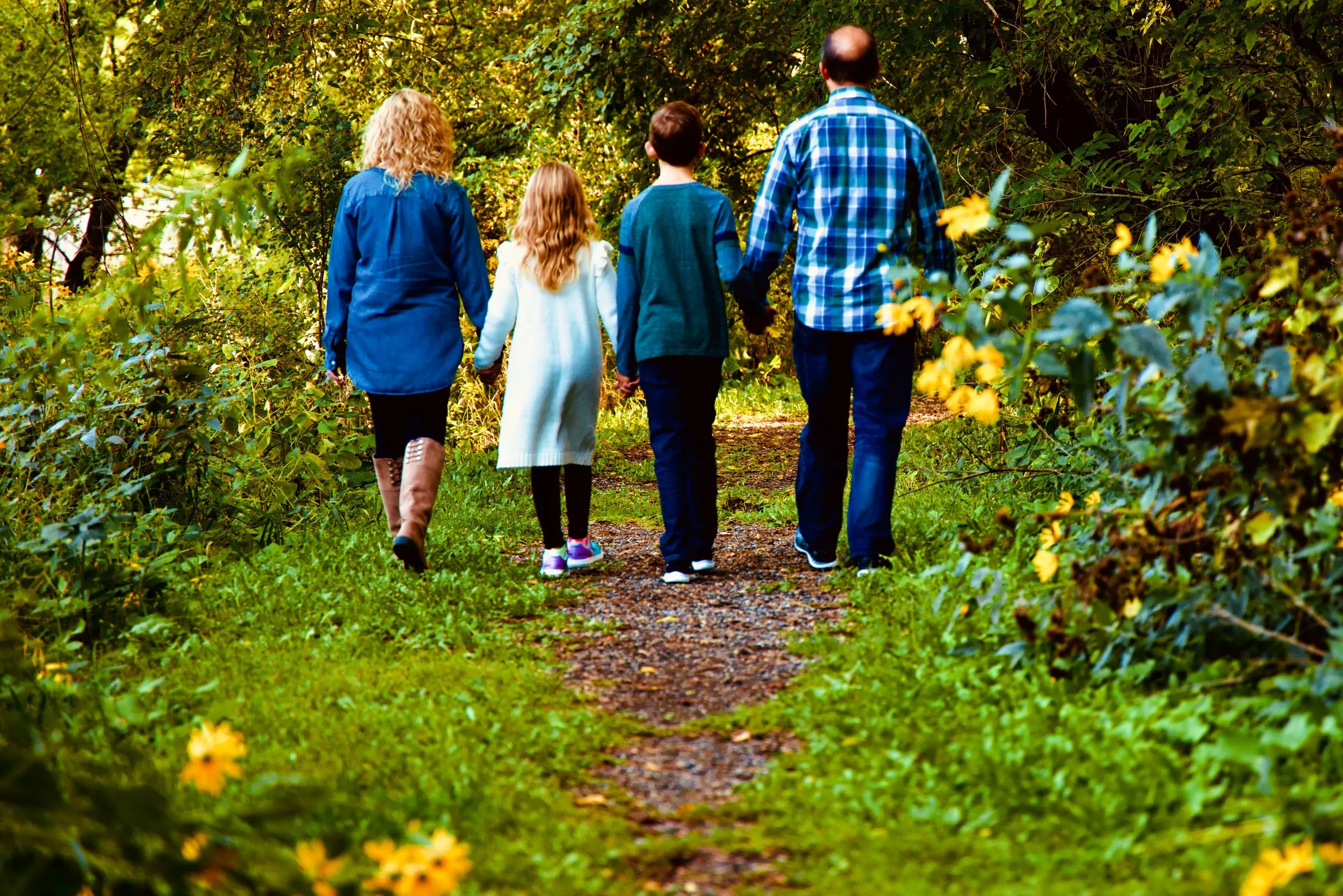 Outdoor family portrait, Sussex WI — photo 5 by Doug Cravillion Photography