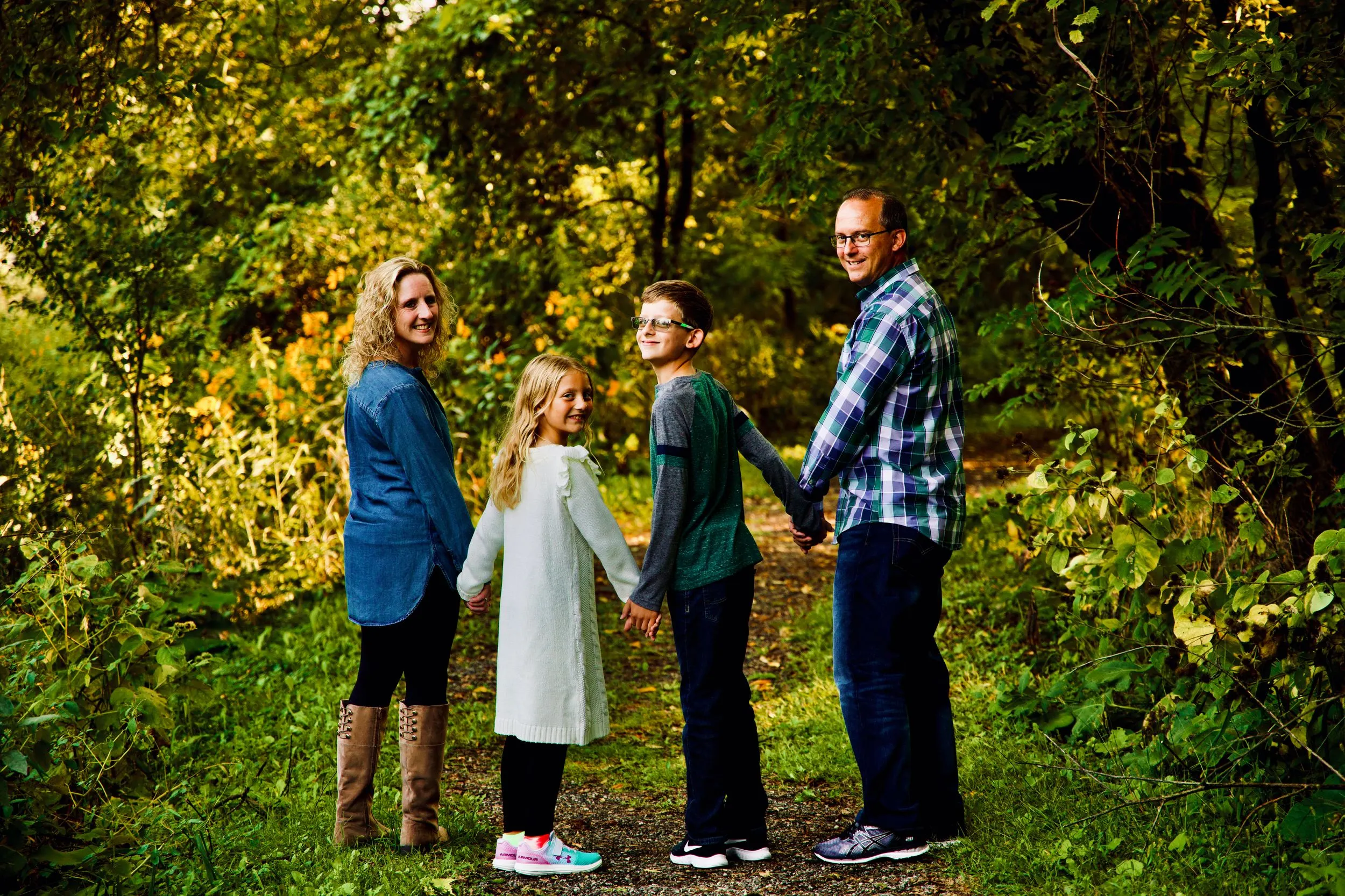 Outdoor family portrait, Sussex WI — photo 7 by Doug Cravillion Photography