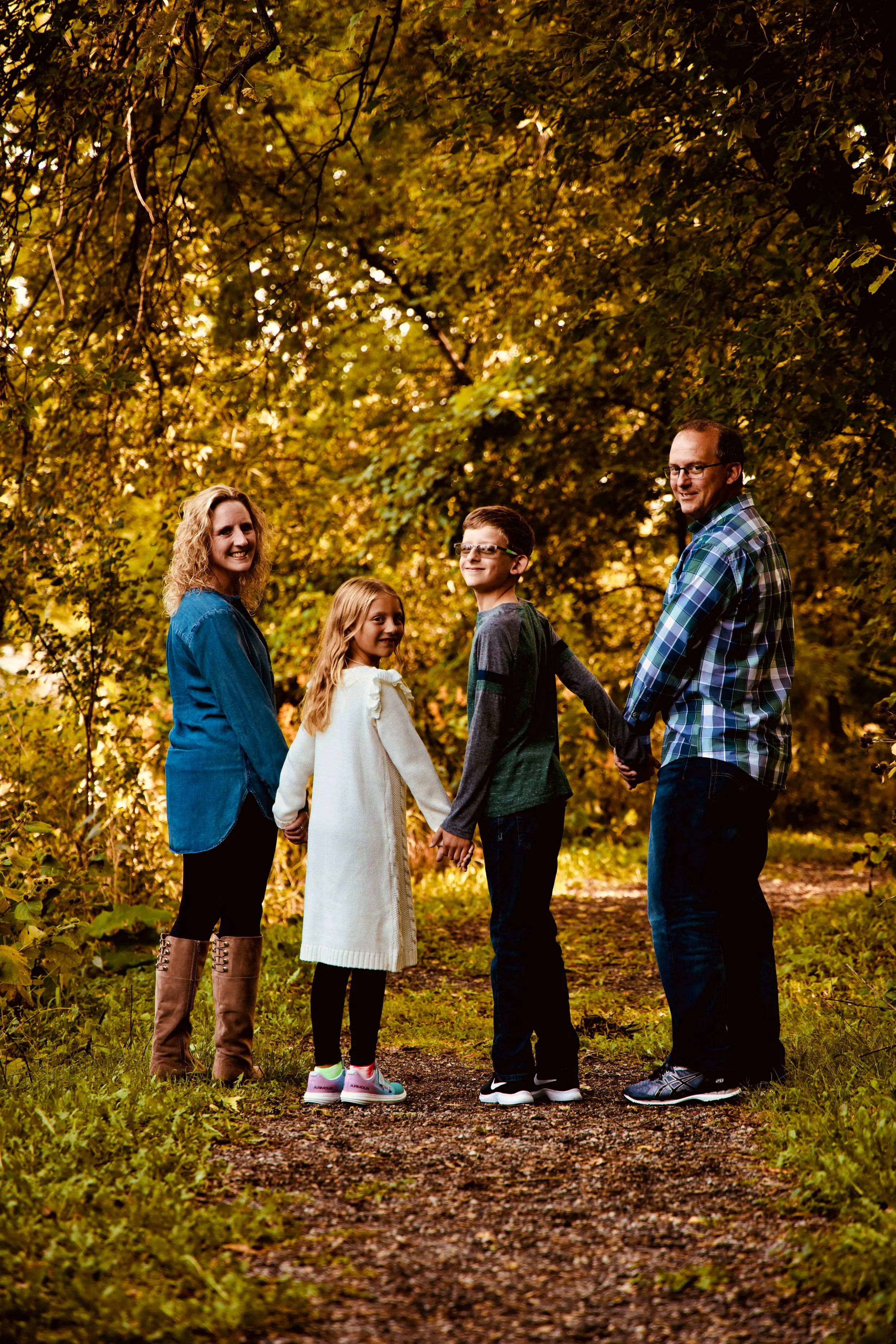 Outdoor family portrait, Sussex WI — photo 8 by Doug Cravillion Photography
