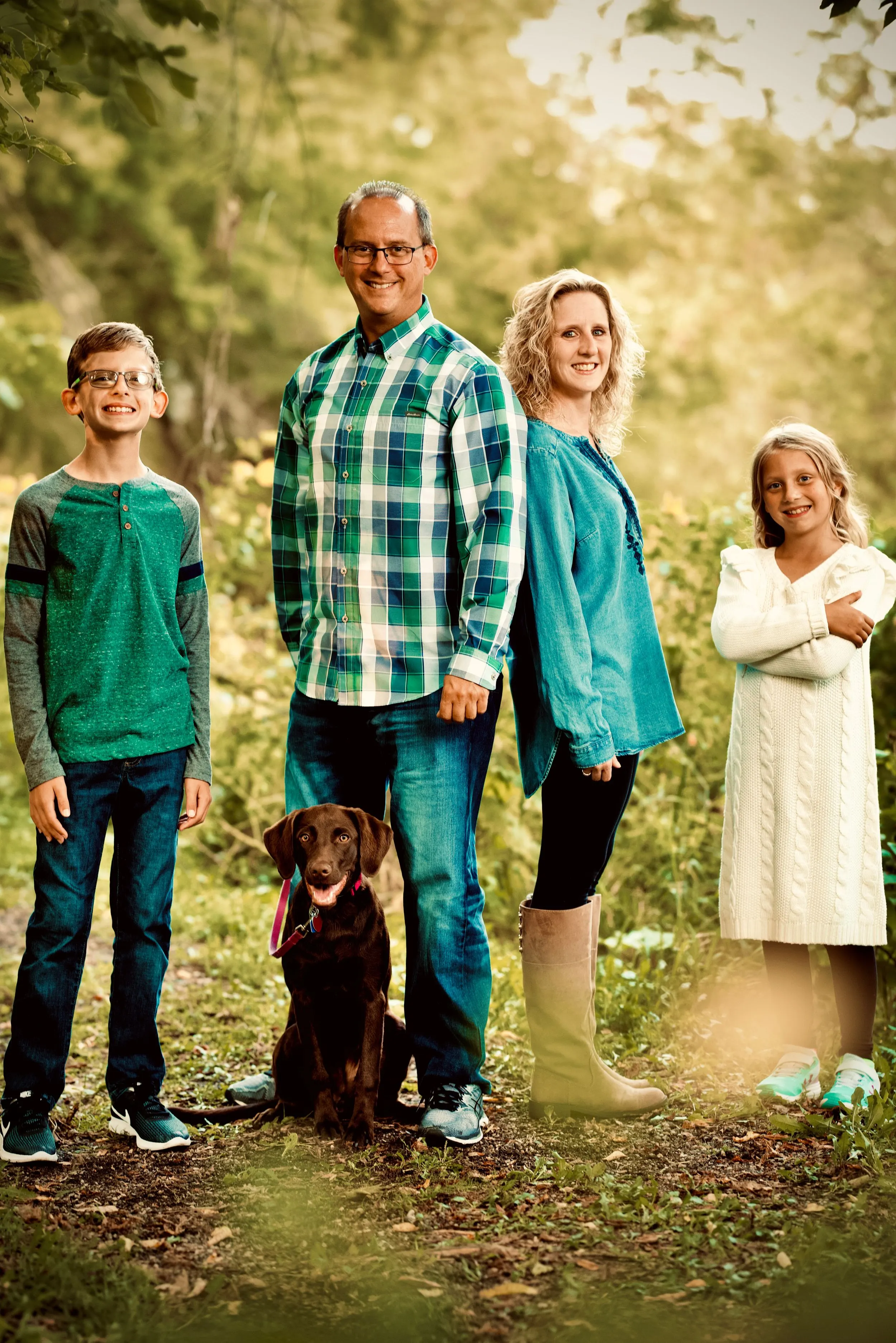 Outdoor family portrait, Sussex WI — photo 14 by Doug Cravillion Photography