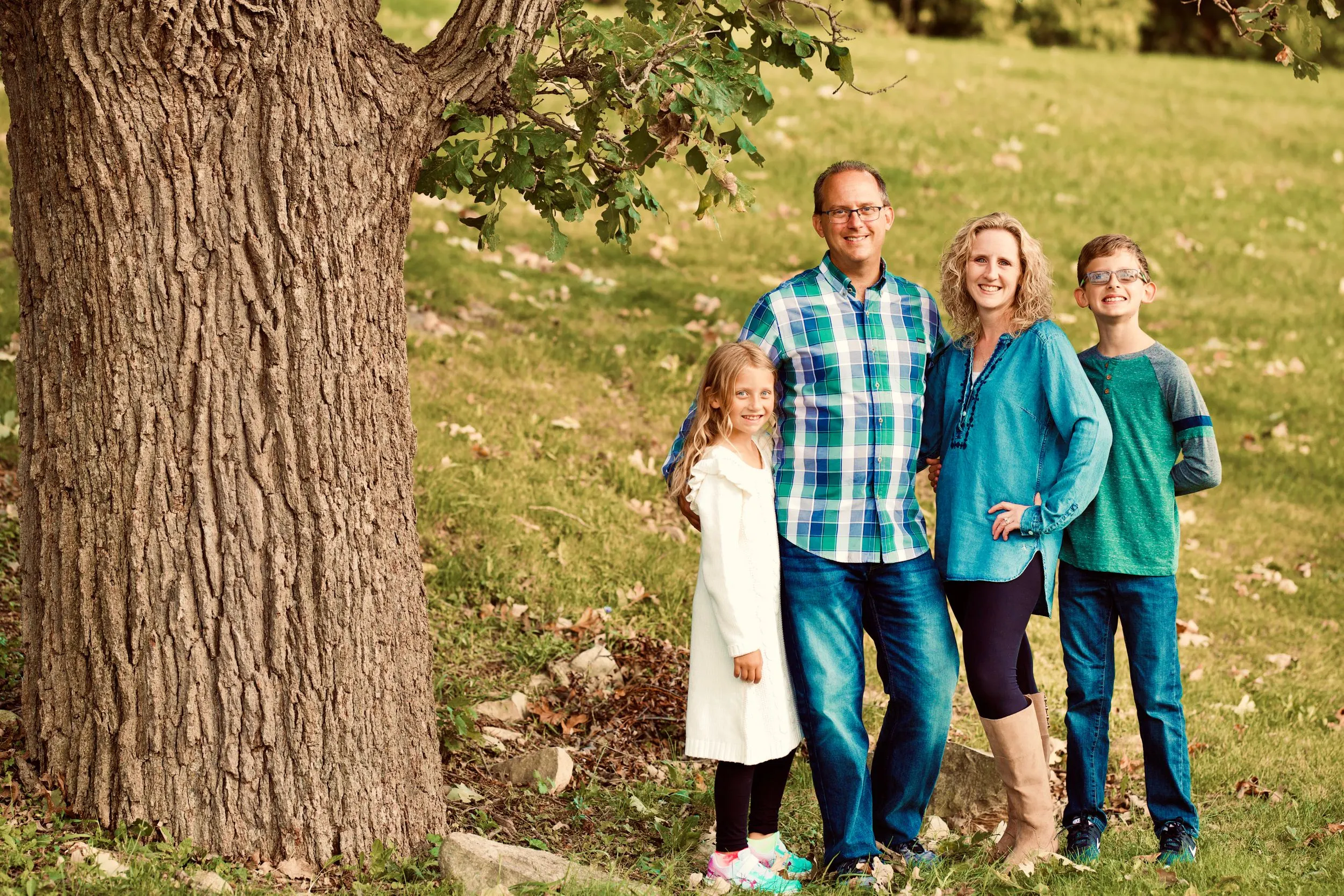 Outdoor family portrait, Sussex WI — photo 19 by Doug Cravillion Photography