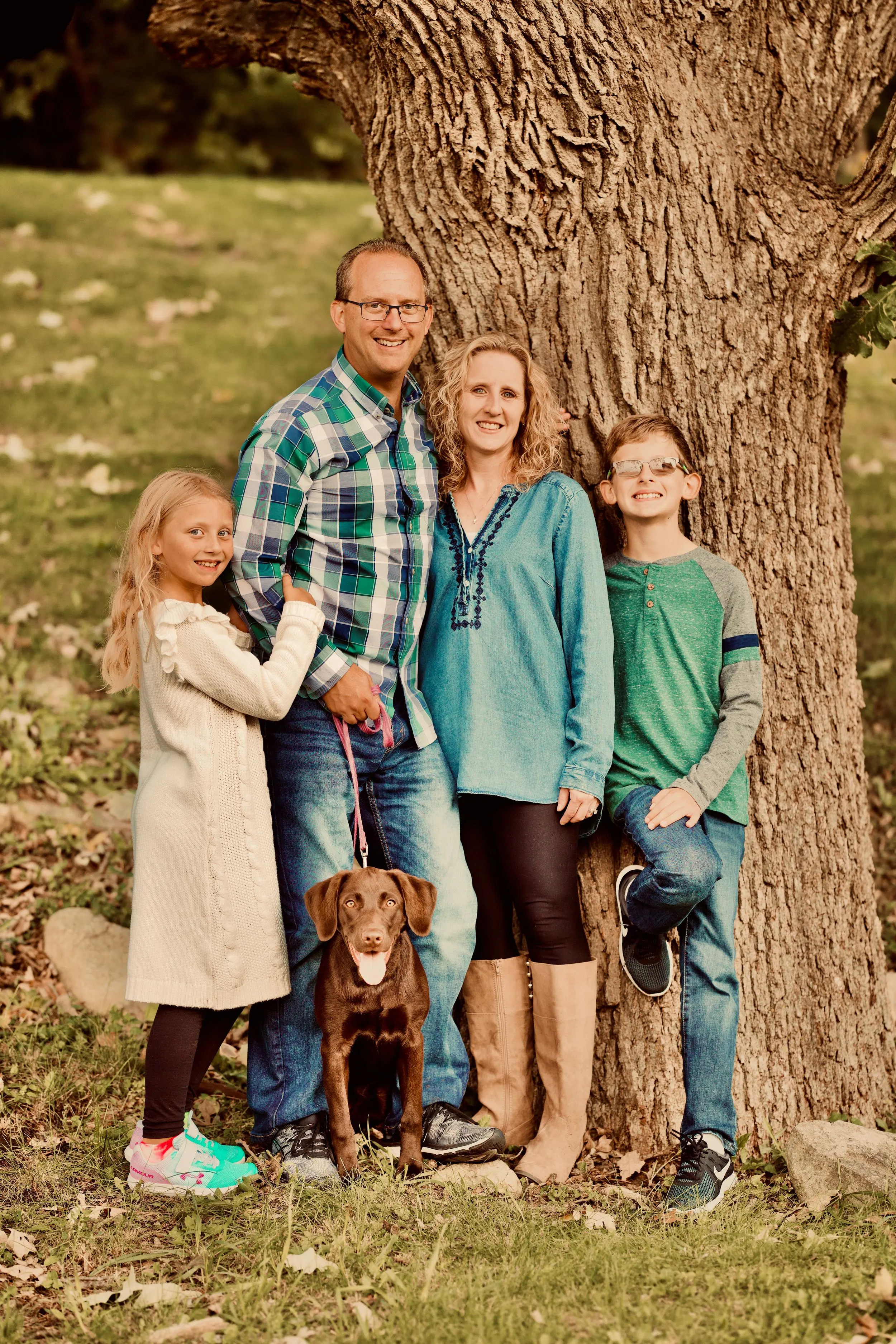 Outdoor family portrait, Sussex WI — photo 24 by Doug Cravillion Photography